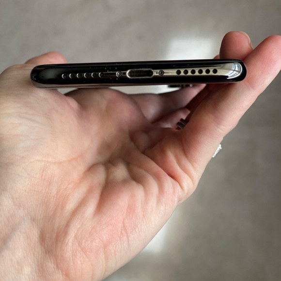 iPhone X 64gb unlocked - amazing condition - Picture 10 of 10